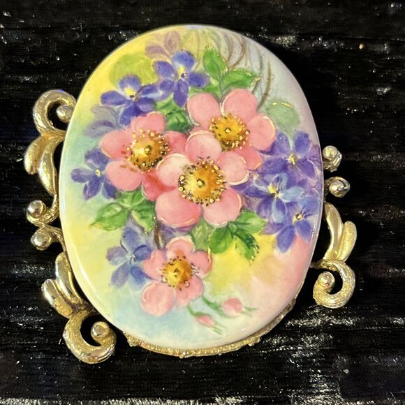 Beautiful Vintage Hand Painted Floral Porcelain Brooch Ornate Silver Tone Frame - Picture 1 of 6